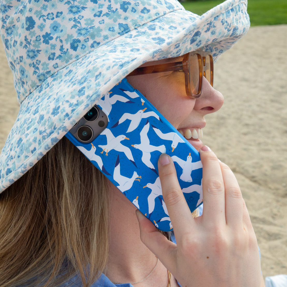 Electric Blue Seagulls Samsung Galaxy S23 Case - image 3