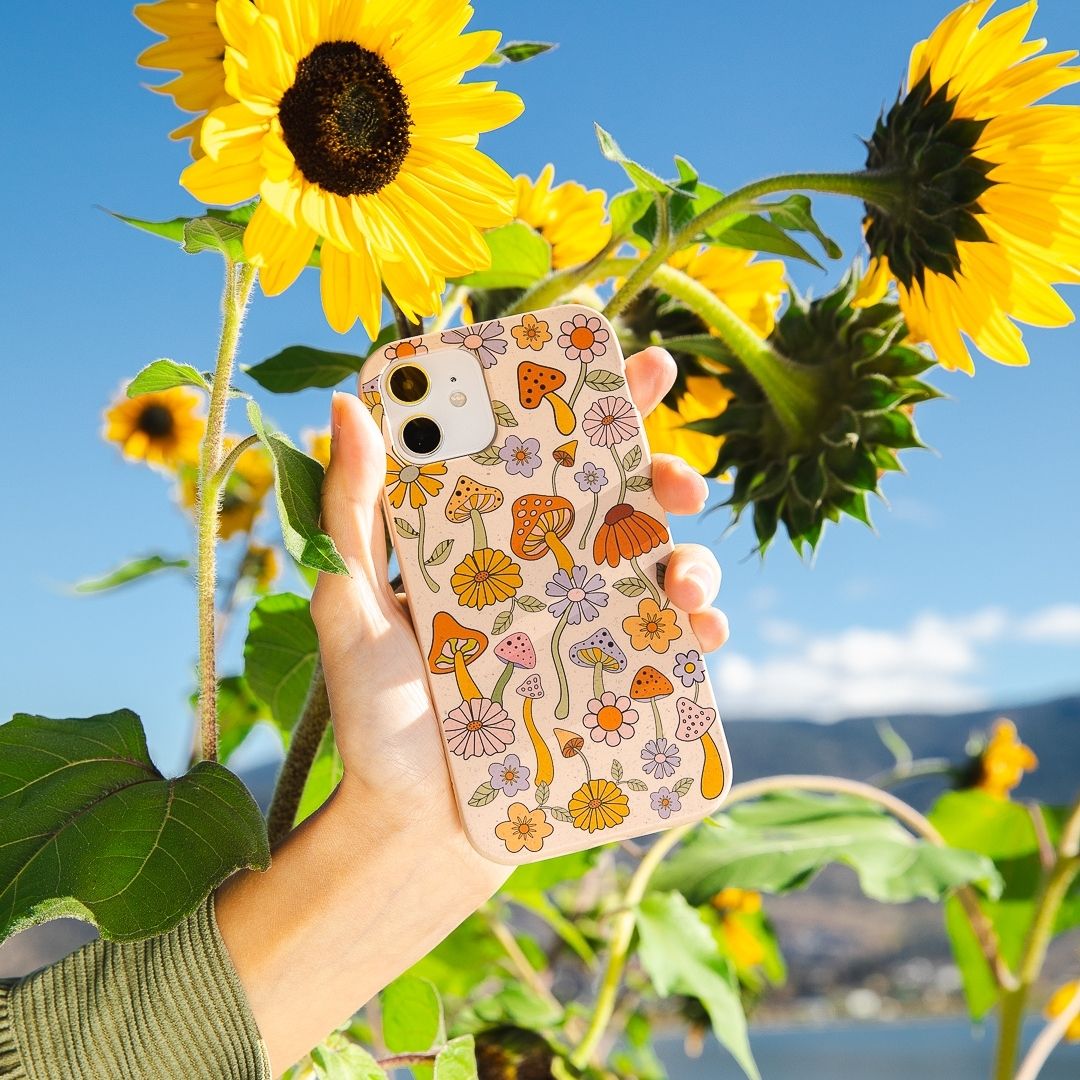 Coque iPhone 17 motif coquillages, champignons et fleurs - image 2