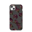 Coque iPhone 15 Plus à motif de boutons de roses séchés noirs